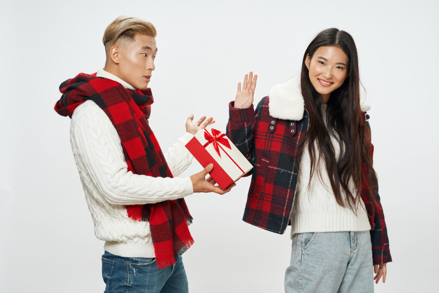 What gifts should not deals be given to boyfriend