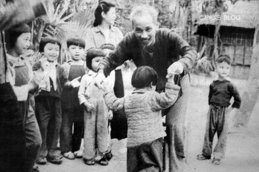 Uncle Ho with Vietnamese children