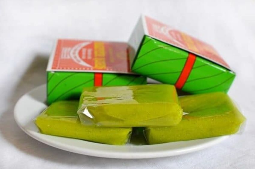 Image 11. Fresh green rice flake cake - Hanoi culinary essence