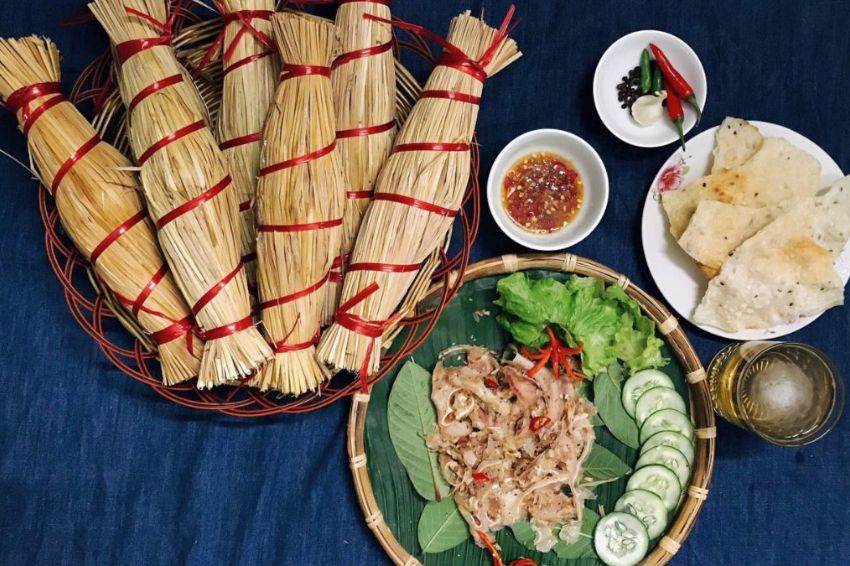 Fermented pork in traditional straw rolls, preserved long-term through careful packaging processes