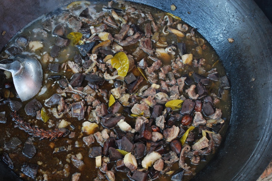Nghệ nhân truyền thống - "kho báu sống" của làng nghề đặc sản