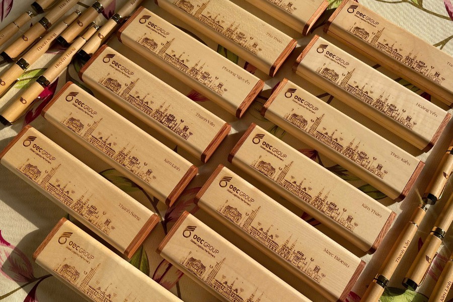 Ordering small quantities of gifts helps control costs and avoid inventory risks intelligently