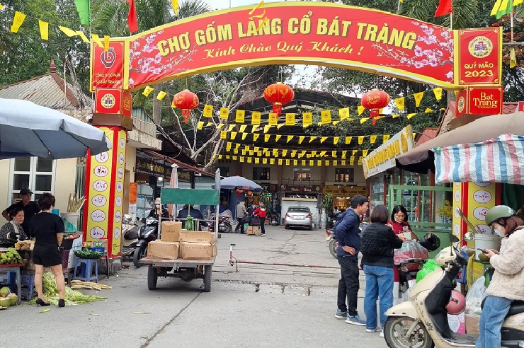 Làng gốm Bát Tràng nhộn nhịp ngày Tết