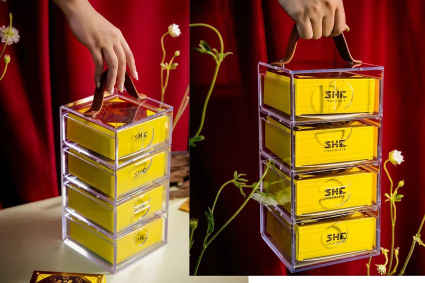 Hộp quà Trung thu thiết kế trong suốt hiện đại với bánh socola