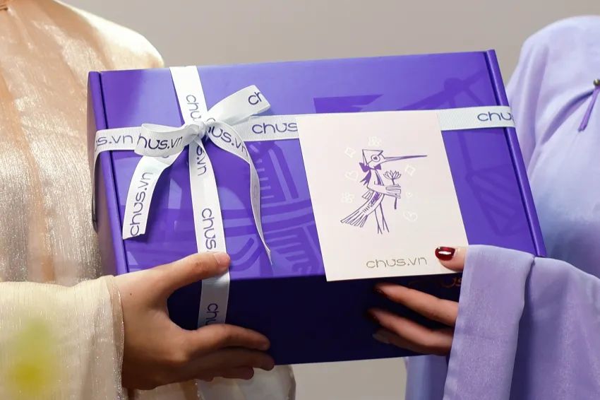 Choose Vietnamese gifts with careful packaging to create lasting impressions