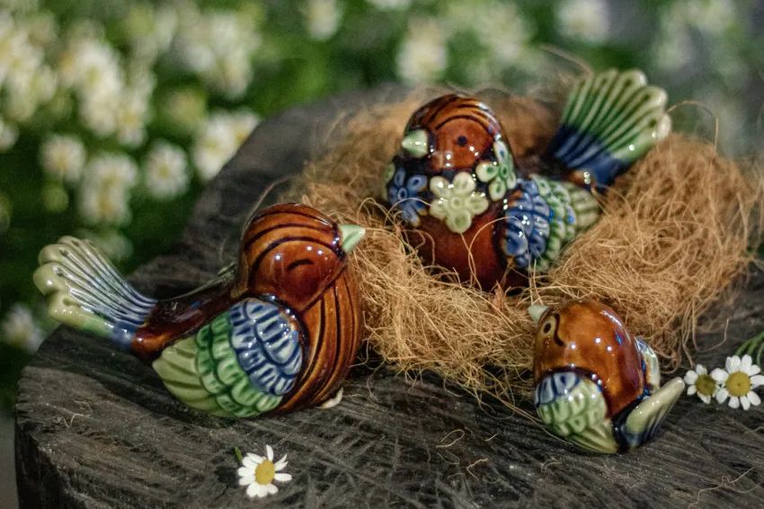 Ảnh 04. Bộ tượng gia đình chim gốm sứ với ý nghĩa đoàn kết và thịnh vượng