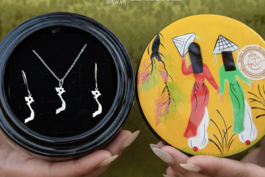 Silver jewelry combines Vietnamese design elements with timeless elegance