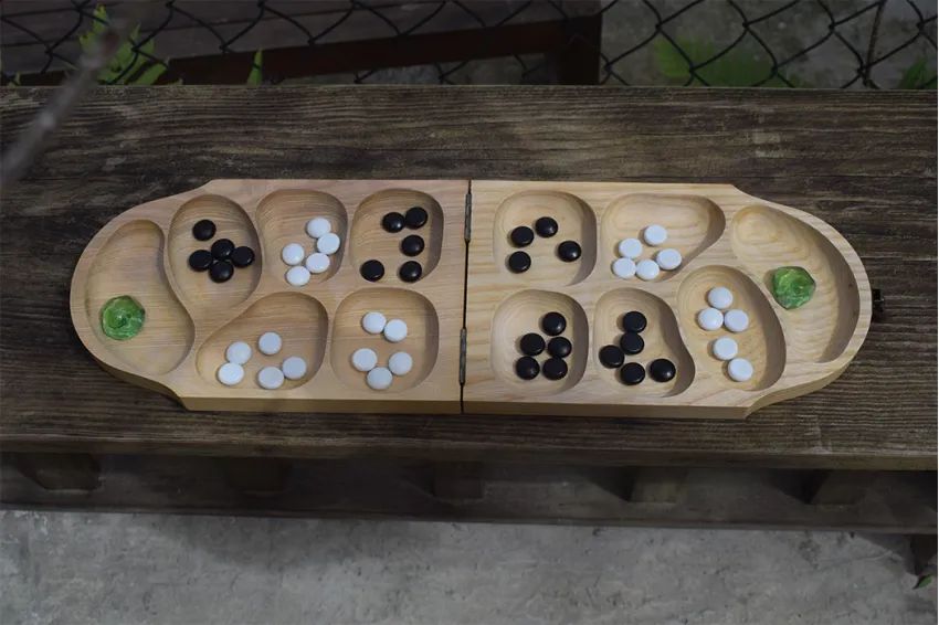 Traditional game sets share Vietnamese entertainment culture with international friends
