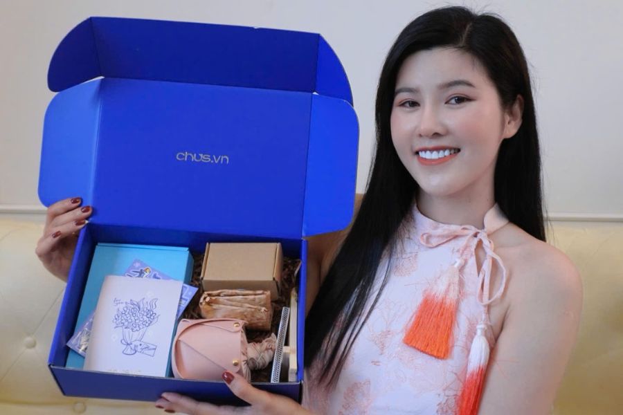 Gift boxes designed with silk ribbons and luxurious wrapping paper