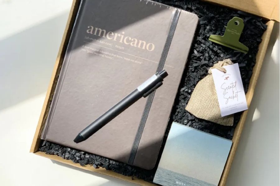 "The Black" gift box with refined black office accessories