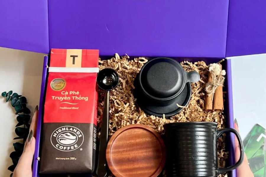 "Vietnam Black" coffee set with Bat Trang ceramic cups and black filter