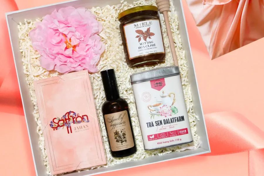 "Gracefully Healthy" gift with saffron and herbal teas