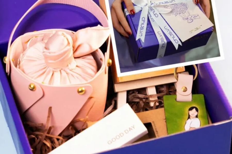 "May" gift box with message candles and hand-drawn leather keychains