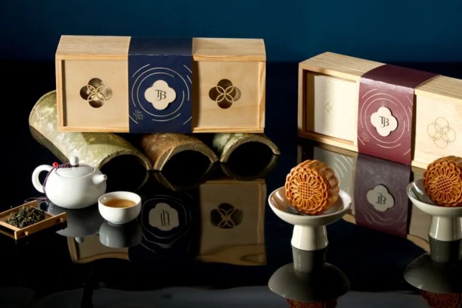Corporate Mid-Autumn gift set with elegant logo design