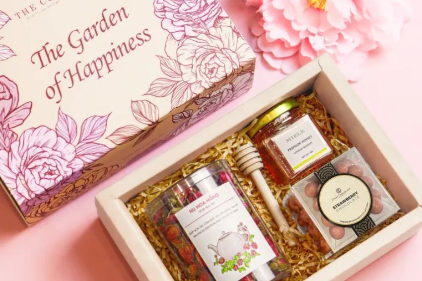 Ảnh 20: Be You với thiết kế hồng nữ tính chứa trà và bánh ngọt tinh tế