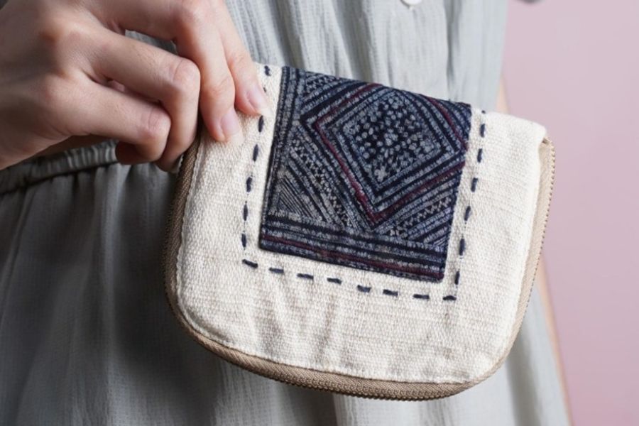 Image 03. Vietnamese brocade and fabrics create convenient, culturally rich gifts