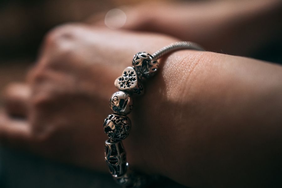Note the material when choosing silver bracelets to gift