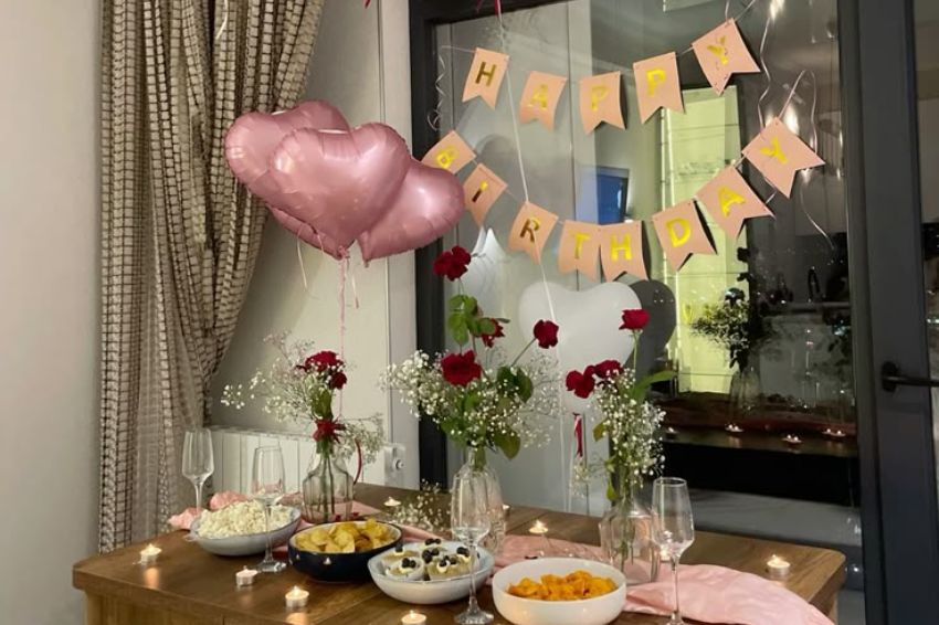 Ảnh 02. Ăn uống nhẹ nhàng, nhưng đừng để không gian tẻ nhạt