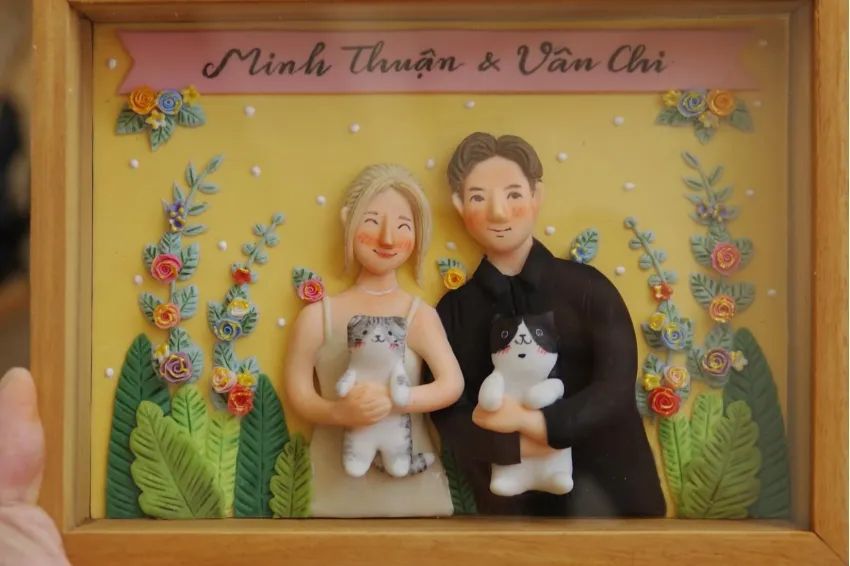 Image 02. Anniversary gifts should carry the emotional significance of relationship milestones