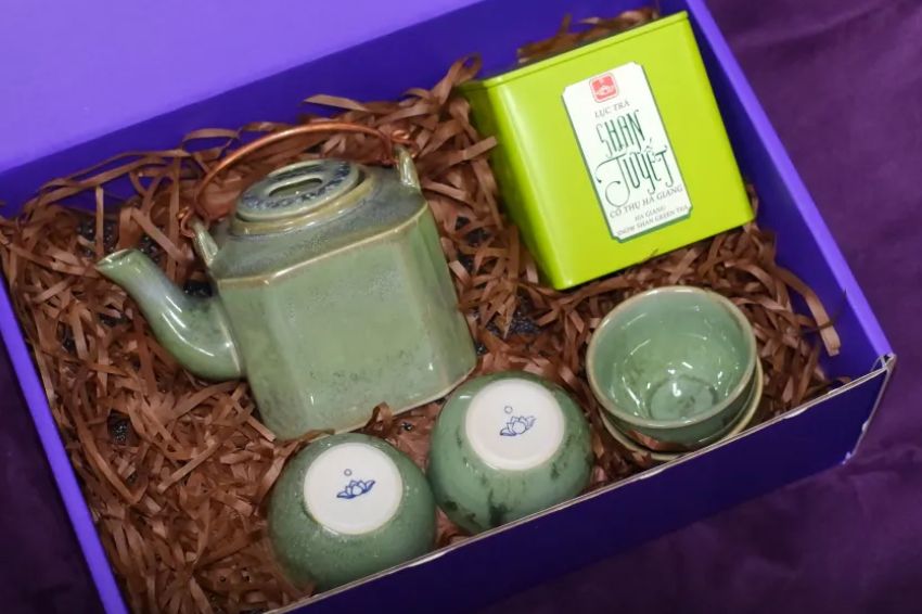Ảnh 06.Gốm sứ Bát Tràng thực thụ là món quà tặng doanh nghiệp ghi điểm mạnh mẽ
