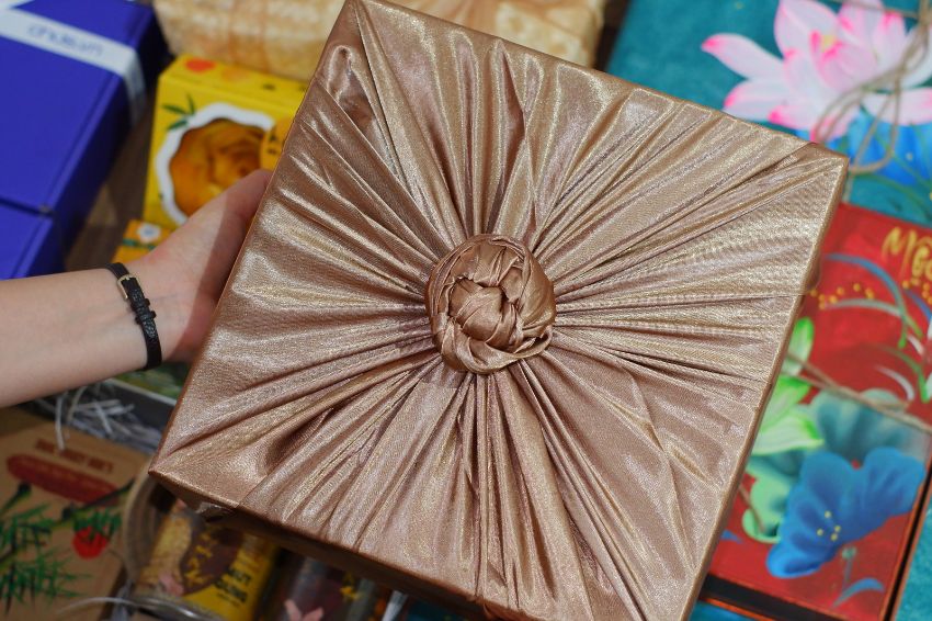 Skillfully allocate budgets for corporate gifts by recipient type