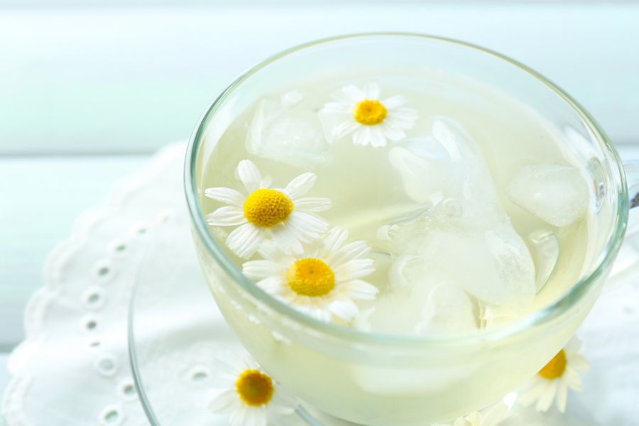 10 Tách trà hoa cúc với những bông hoa vàng rực và vài giọt mật ong - thức uống thư giãn giúp giảm căng thẳng hiệu quả