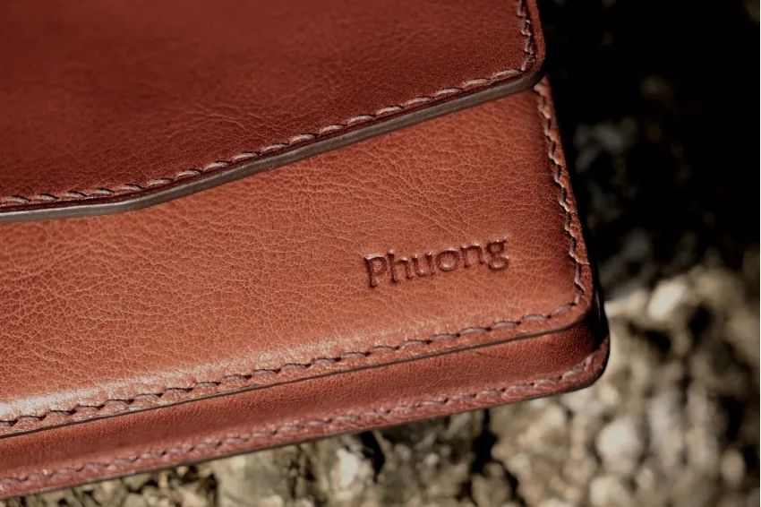 Sophisticated gift for dad with strong personal touches 