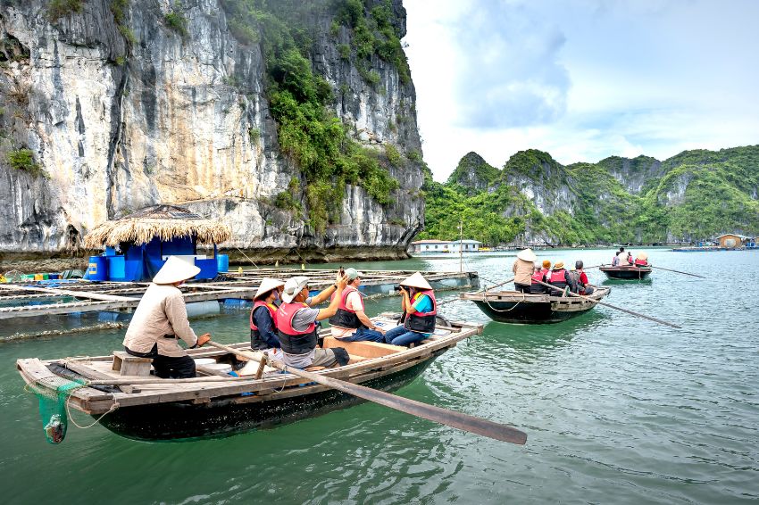 Ảnh 02. Tận hưởng trọn vẹn một địa điểm tốt hơn là vội vàng "check-in" nhiều nơi