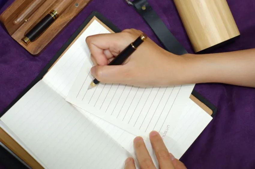 Ảnh 05. Những dòng chữ viết tay chứa đựng tình cảm chân thành là món quà vô giá không gì có thể thay thế