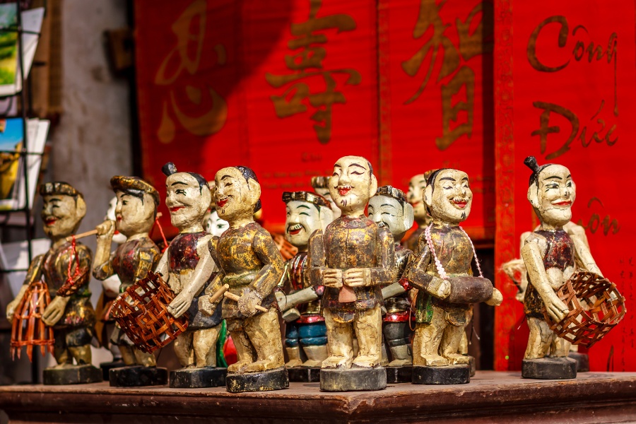 Should you bring gifts after travel