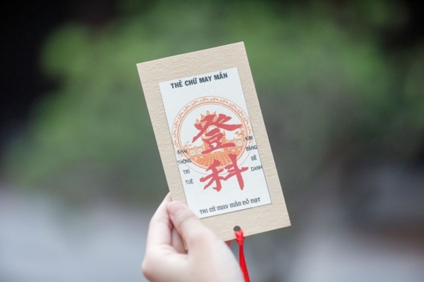 Ảnh 01. Lá bùa may mắn truyền thống được nhiều sĩ tử tin tưởng mang theo