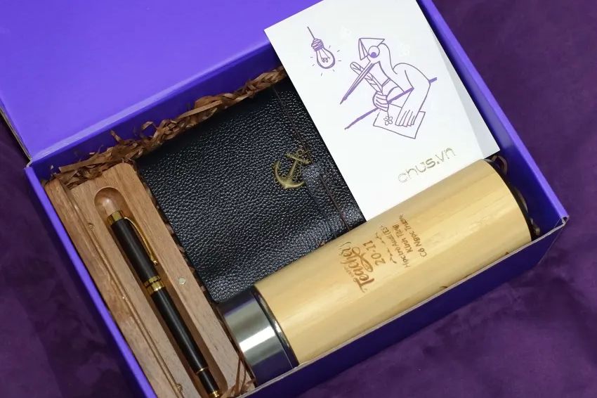 Ảnh 07. Set quà cao cấp là lựa chọn an toàn và ấn tượng nhất khi ngân sách thoải mái