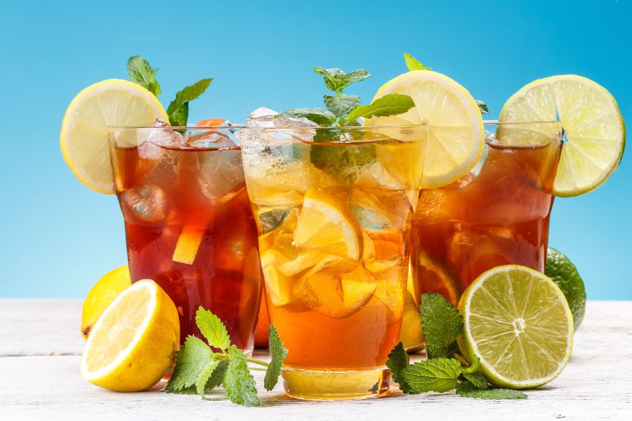 6 Uống các loại nước giải nhiệt mùa hè