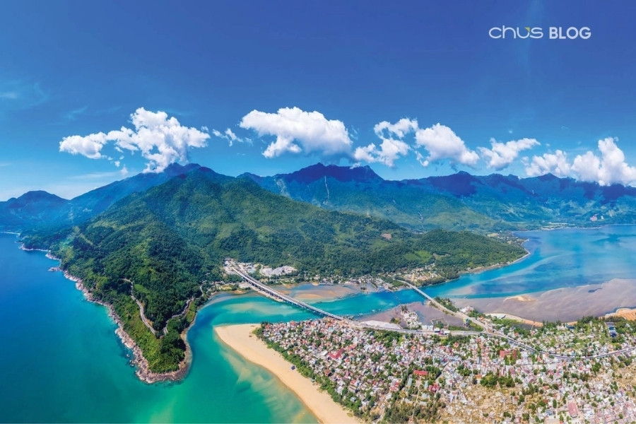 Vịnh Lăng Cô được UNESCO công nhận - nơi biển xanh ôm trọn bởi hai đèo Hải Vân và Phú Gia