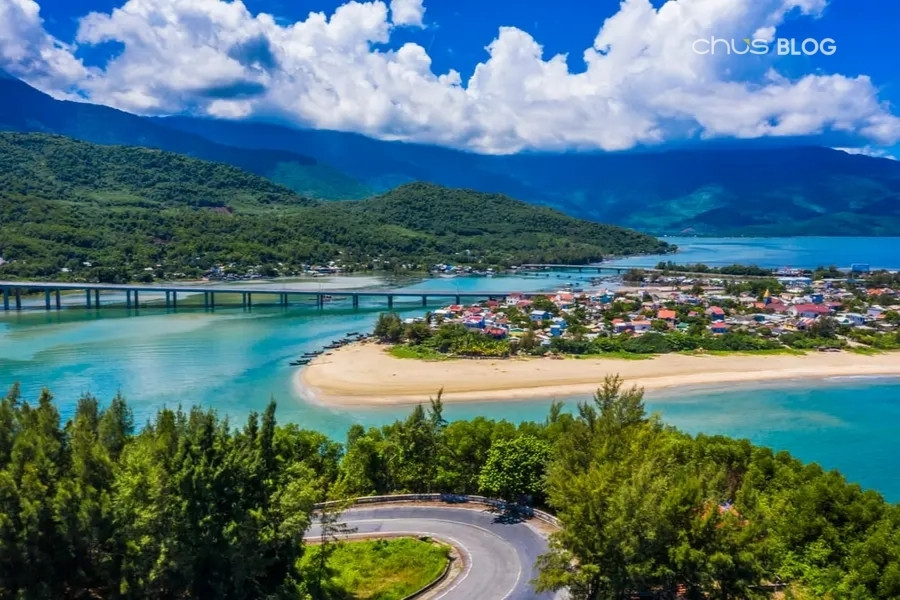 Những nhà chòi nhỏ giữa đầm Lập An - nơi thưởng thức hàu tươi và ngắm hoàng hôn Bạch Mã