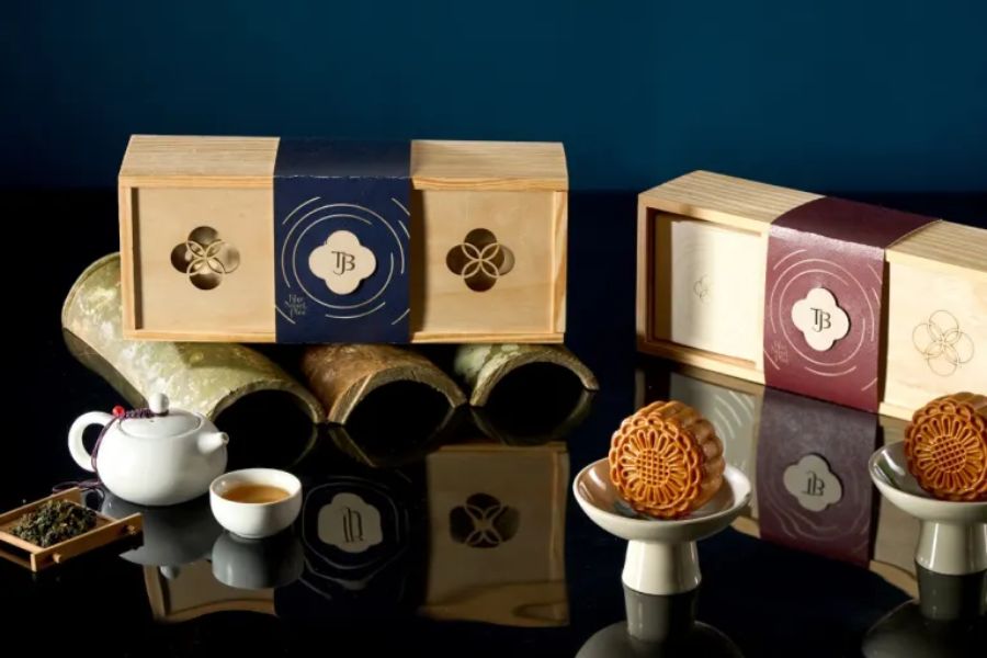 Premium Mid-Autumn gift boxes designed specifically for small and medium businesses