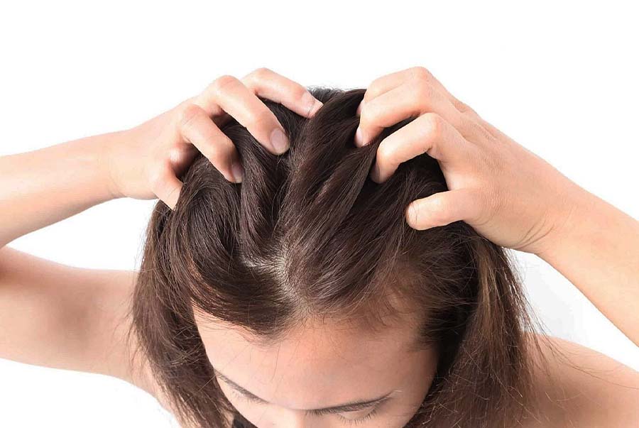 Massage da đầu kích thích tuần hoàn máu lưu thông sẽ giúp bạn ngủ ngon hơn