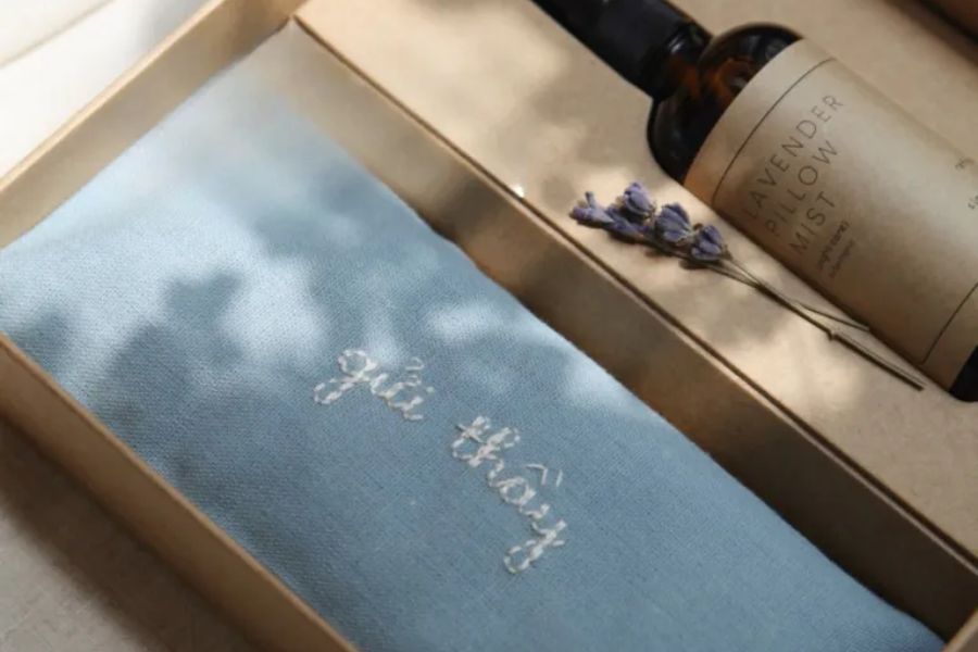 Ảnh 07. Hộp quà “Care Box” trao lời yêu thương khó quên