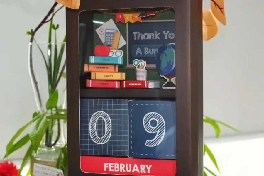 Ảnh 08. Thiết kế hộp quà 20/11 “Khai Sáng” cực kỳ thú vị