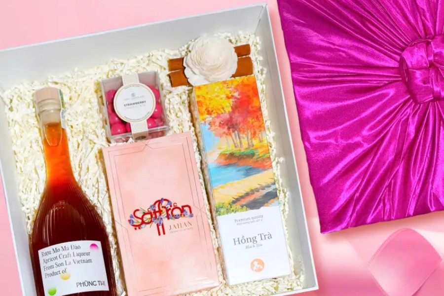 Set quà "Beautiful Spirit" với gam màu hồng thanh lịch