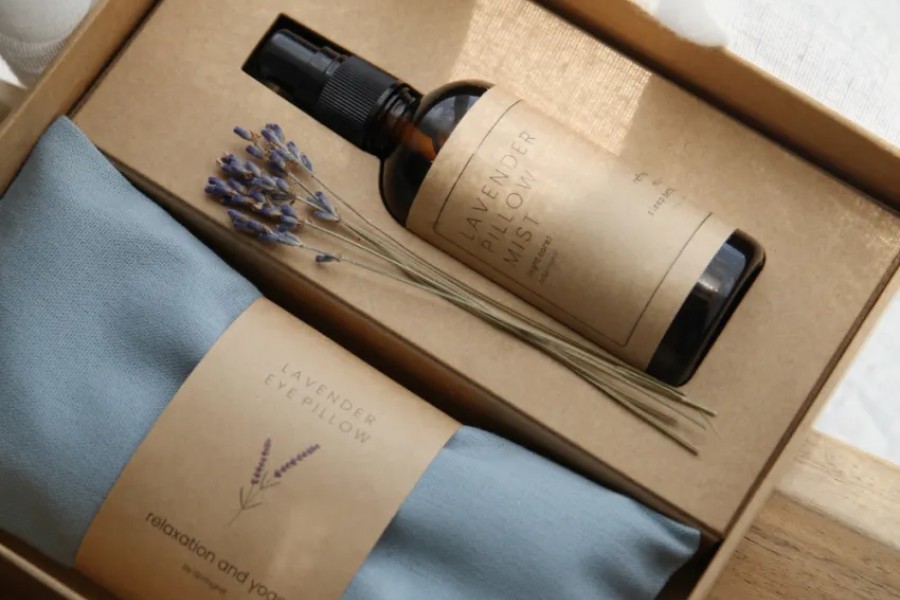 Hộp quà "Care Box" với gối chườm đa năng thể hiện sự quan tâm