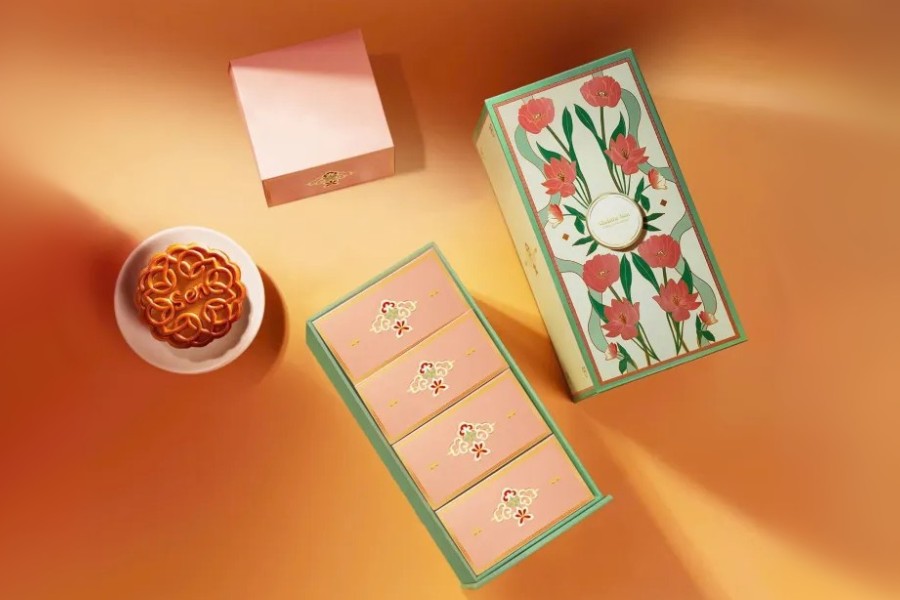 Sophisticated and elegant Mid-Autumn gift sets designed for female bosses