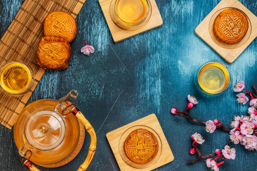 Sincere Mid-Autumn greetings add more meaning to gifts for bosses
