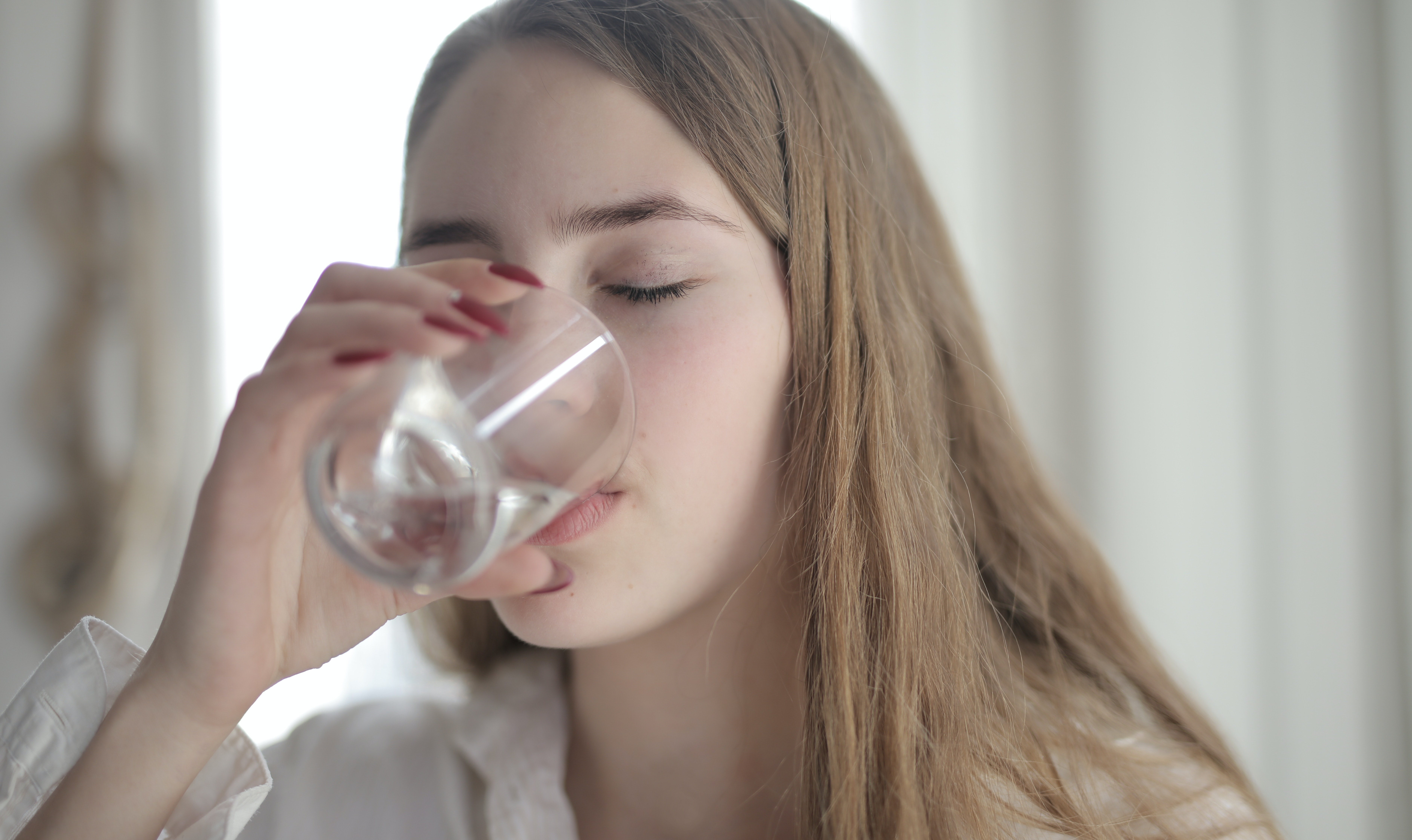 Sức khỏe tinh thần và thể chất, mental and physical health, uống đủ nước, drink enough water