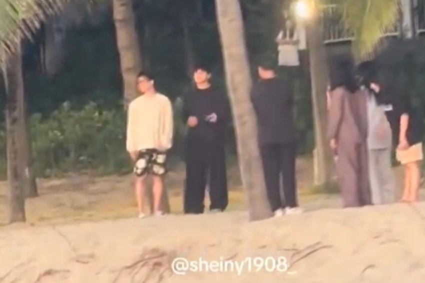 Hai sao nam Jimin, Jungkook BTS trên bãi biển vào sáng sớm (Ảnh: Internet)
