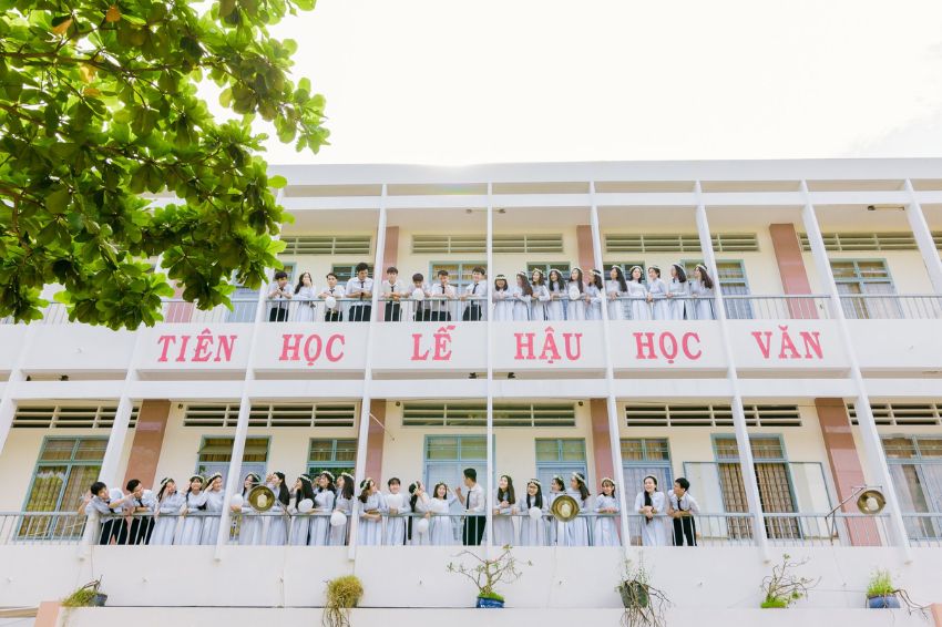 Ảnh 05. Trường học là địa điểm chụp kỷ yếu lớp 12 đầu tiên