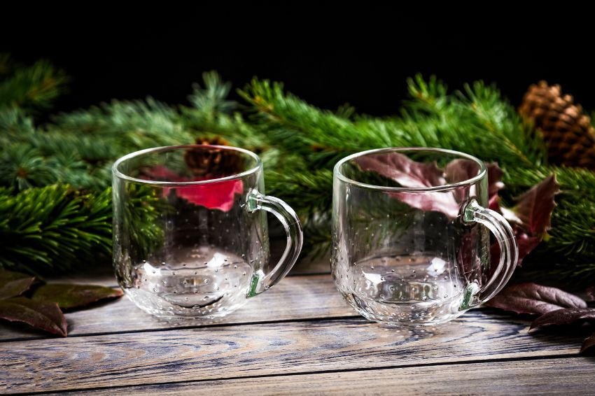 Image 06. Cups and glasses can bring feelings of breakage