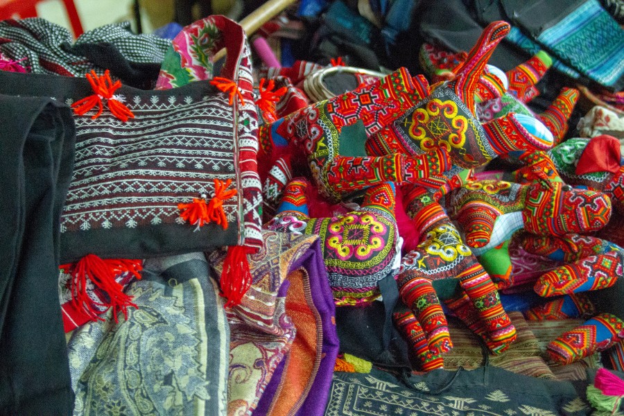 Journey of Vietnamese gifts reaching the world, carrying homeland love to five continents