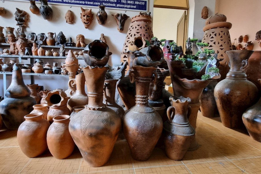 Bau Truc pottery simple yet soulful, breathing Cham spirit into every product