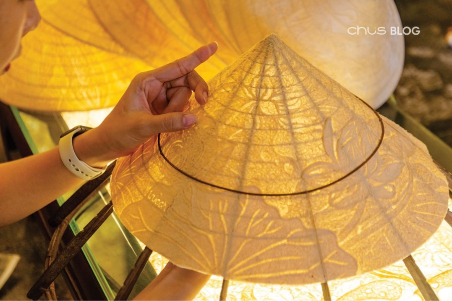 Hue poem hats - When sunlight becomes poetry, when dong leaves tell old stories